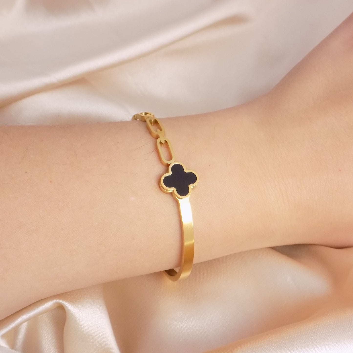 18K Gold Bangle Bracelet with Black Clover Flower and Paperclip Design Stainless Steel