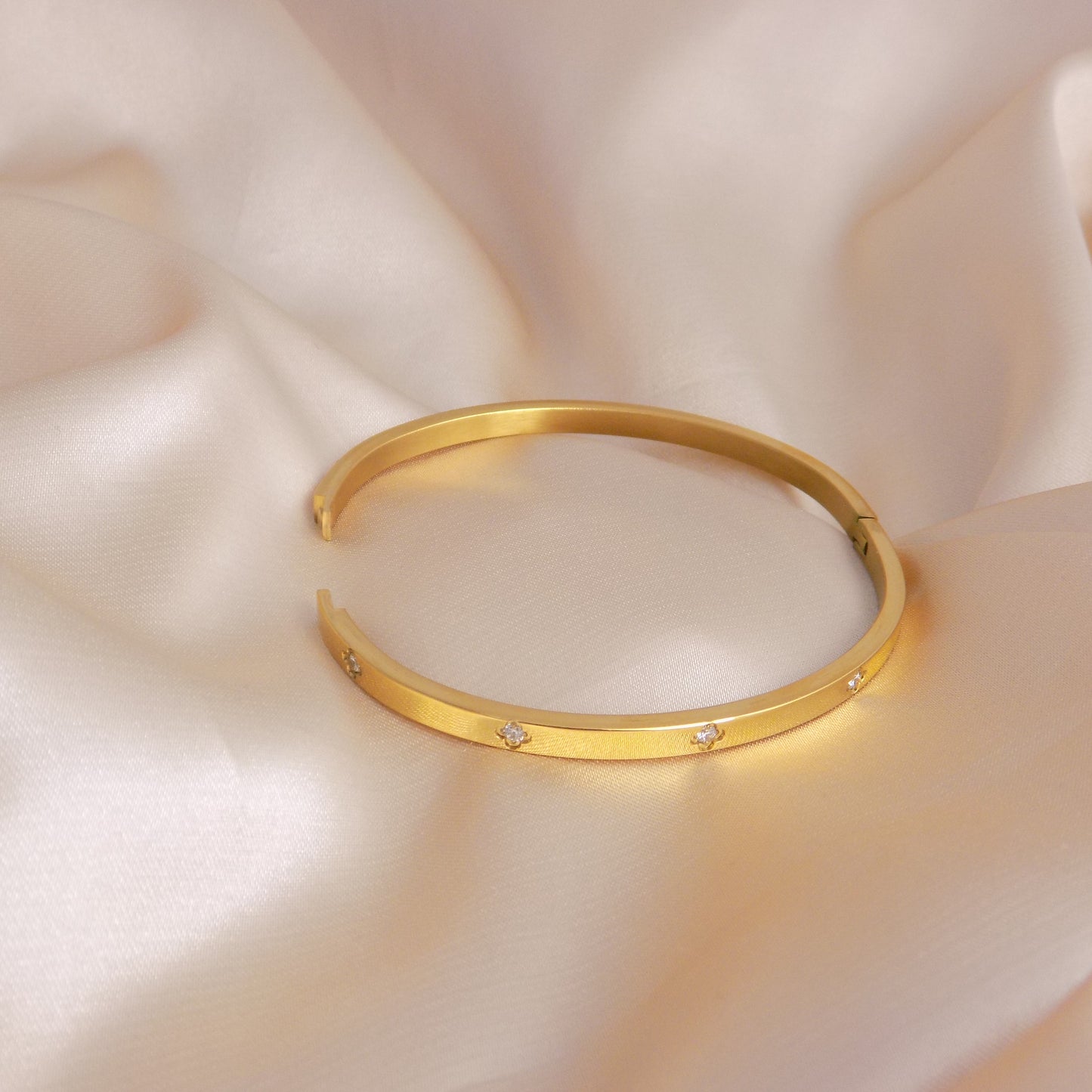 18K Gold Bangle Bracelet Clover Design with Cubic Zirconia Stones Stainless Steel