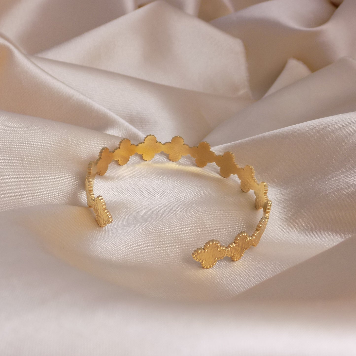 18K Gold Bangle Bracelet Clover Design Adjustable - Stainless Steel