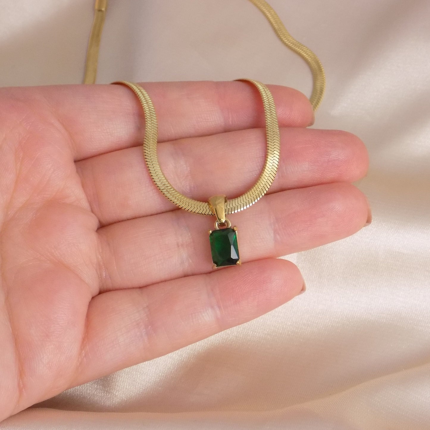 Gold Snake Chain Choker Necklace with Emerald Charm, Herringbone Chain, 18K Gold Stainless Steel, Modern Trendy, M7-115