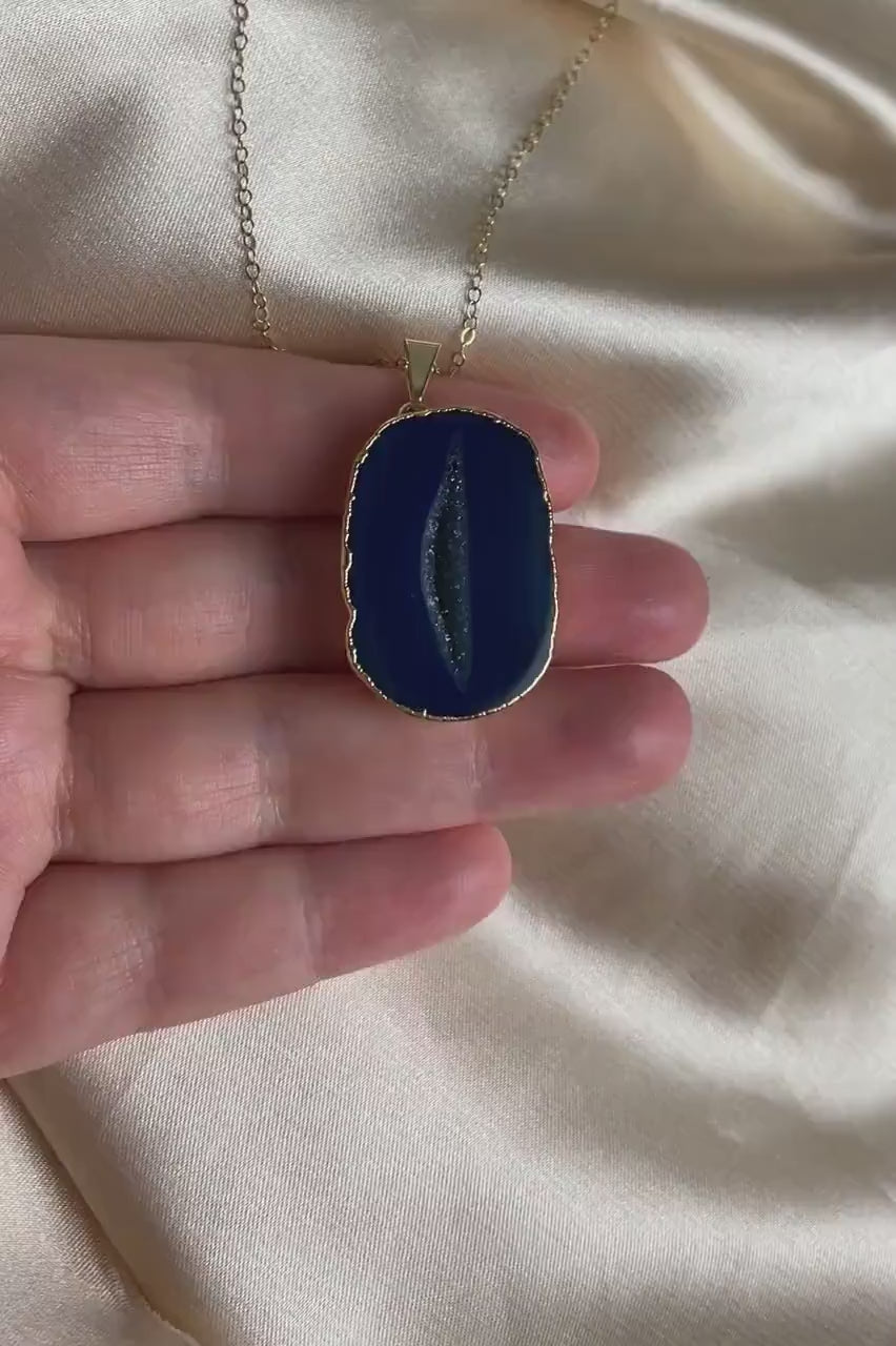 Boho Raw Crystal Natural Geode Necklace For Women, Blue Druzy Pendant, G14-817