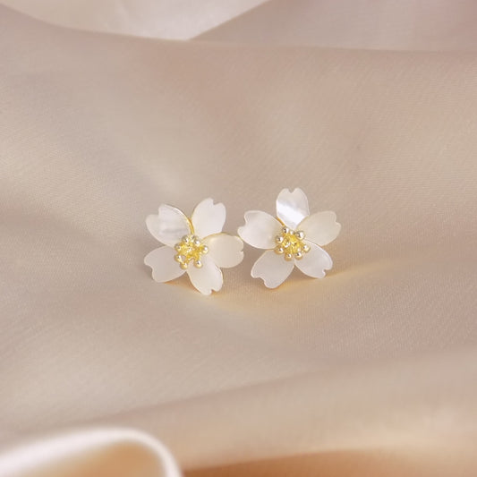 Mother of Pearl White Flower Stud Earrings 18K Gold Stainless Steel