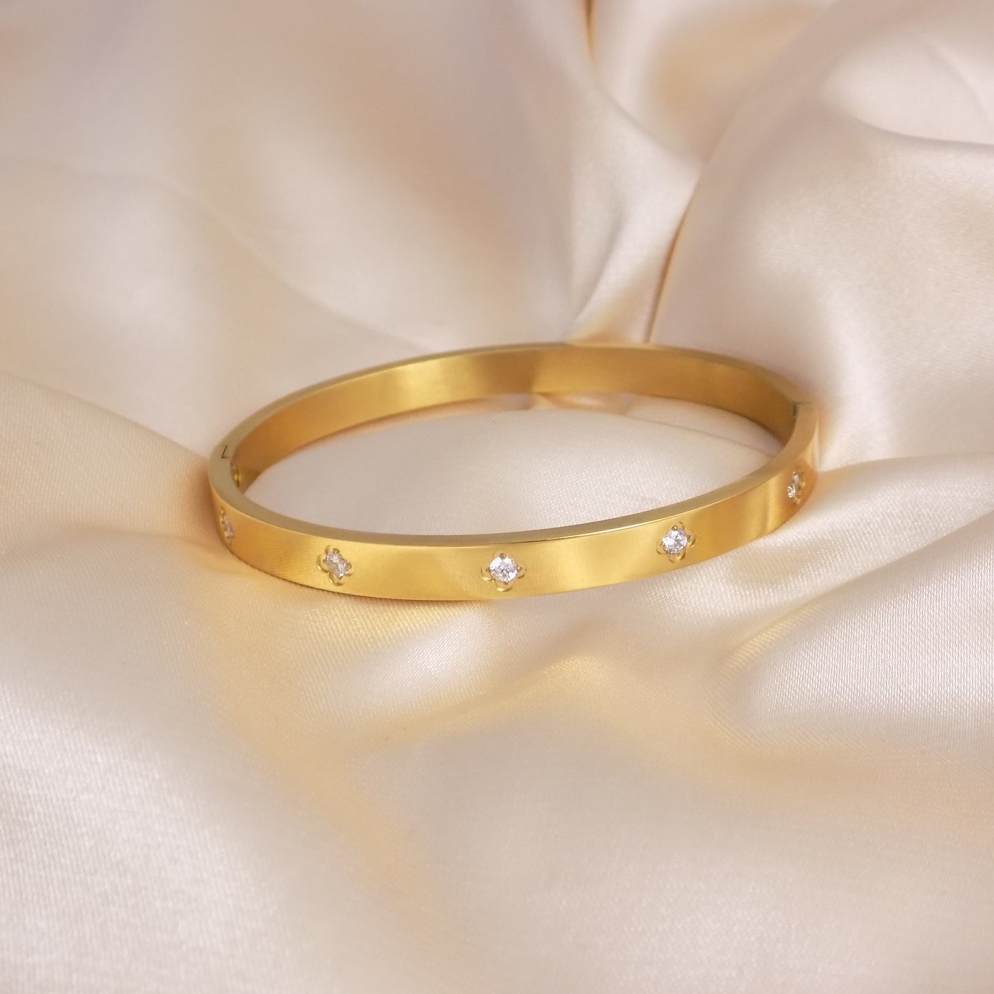 18K Gold Bangle Bracelet Cubic Zirconia Gemstones Four Leaf Clover Stainless Steel