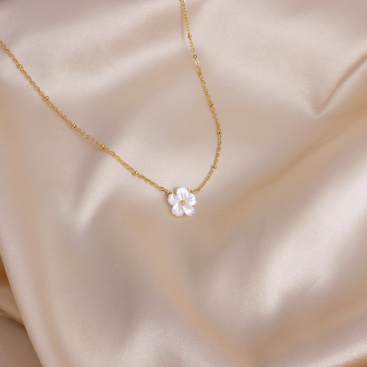 Mother of Pearl Flower Necklace Satellite Chain - 18K Gold Stainless Steel