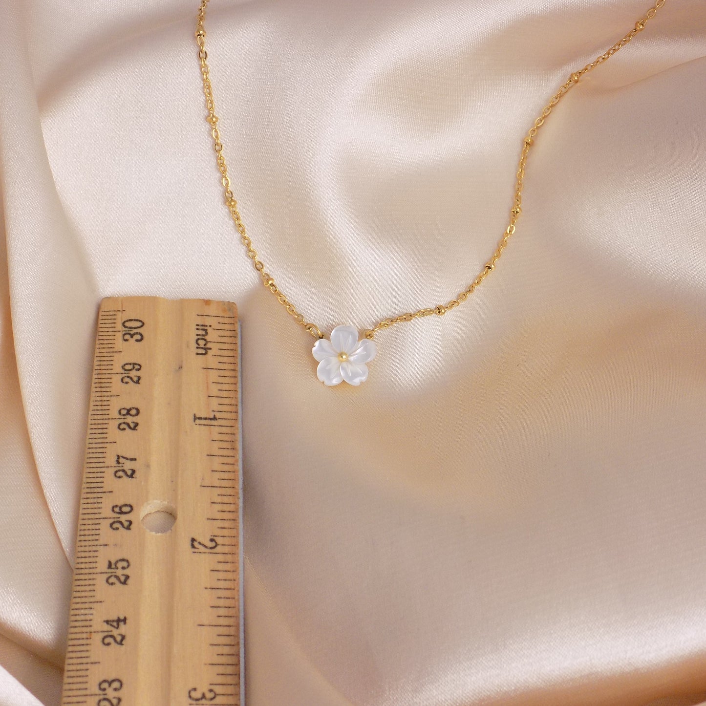 Mother of Pearl Flower Necklace Satellite Chain - 18K Gold Stainless Steel