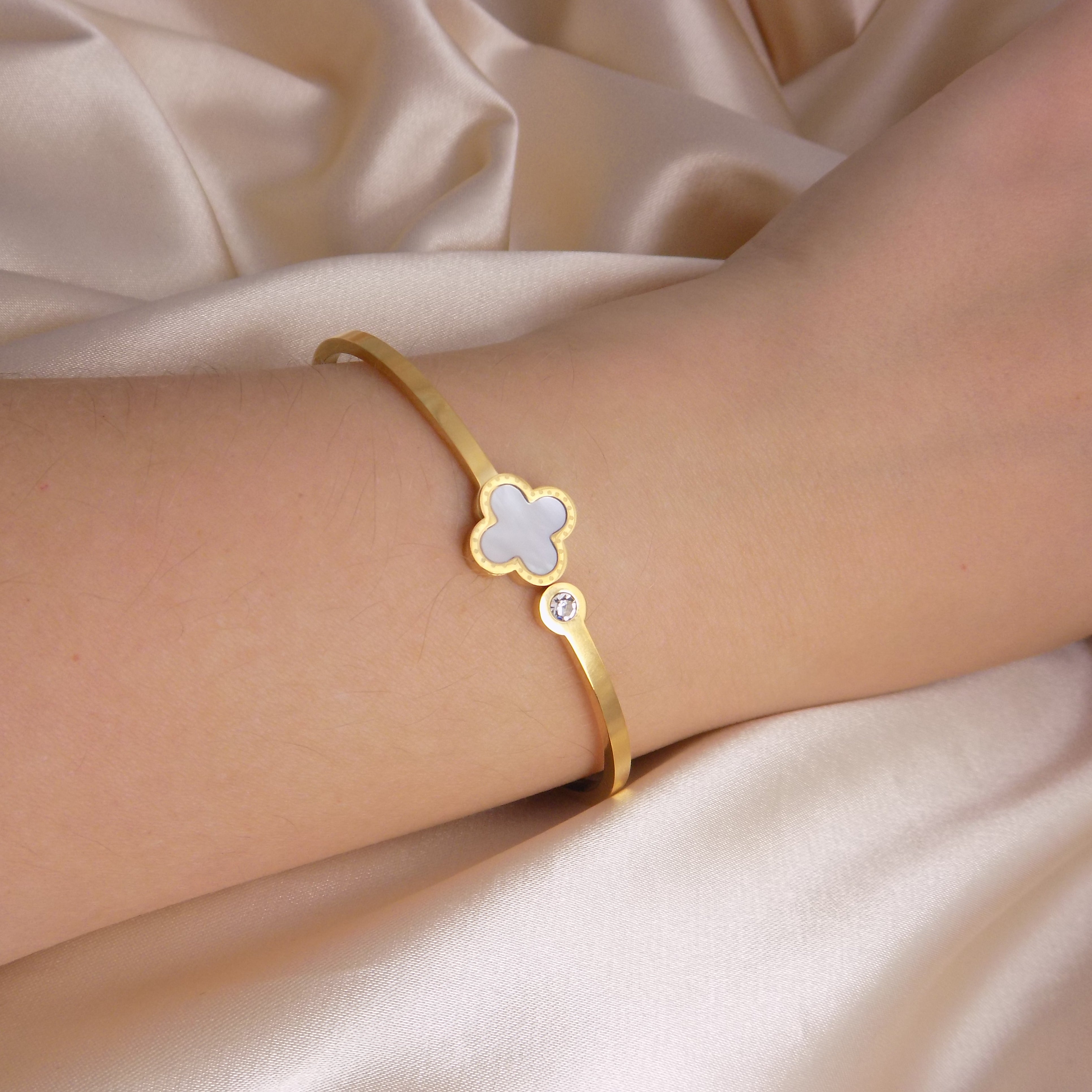 Mother of Pearl Clover Bangle Bracelet 18K Gold Stainless Steel Minimalist Jewelry