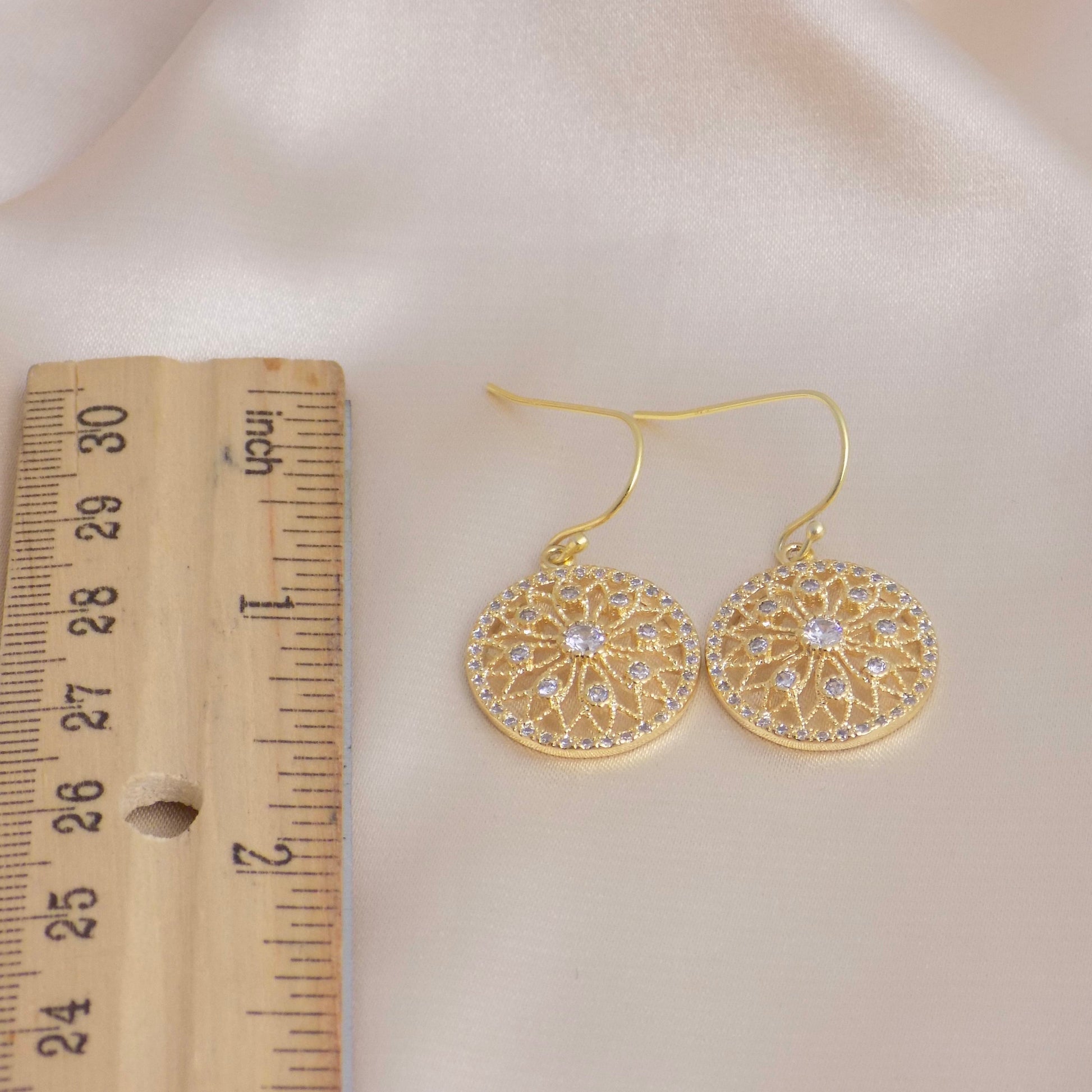 Round Filigree Cubic Zirconia Drop Earrings Gold, M6-100