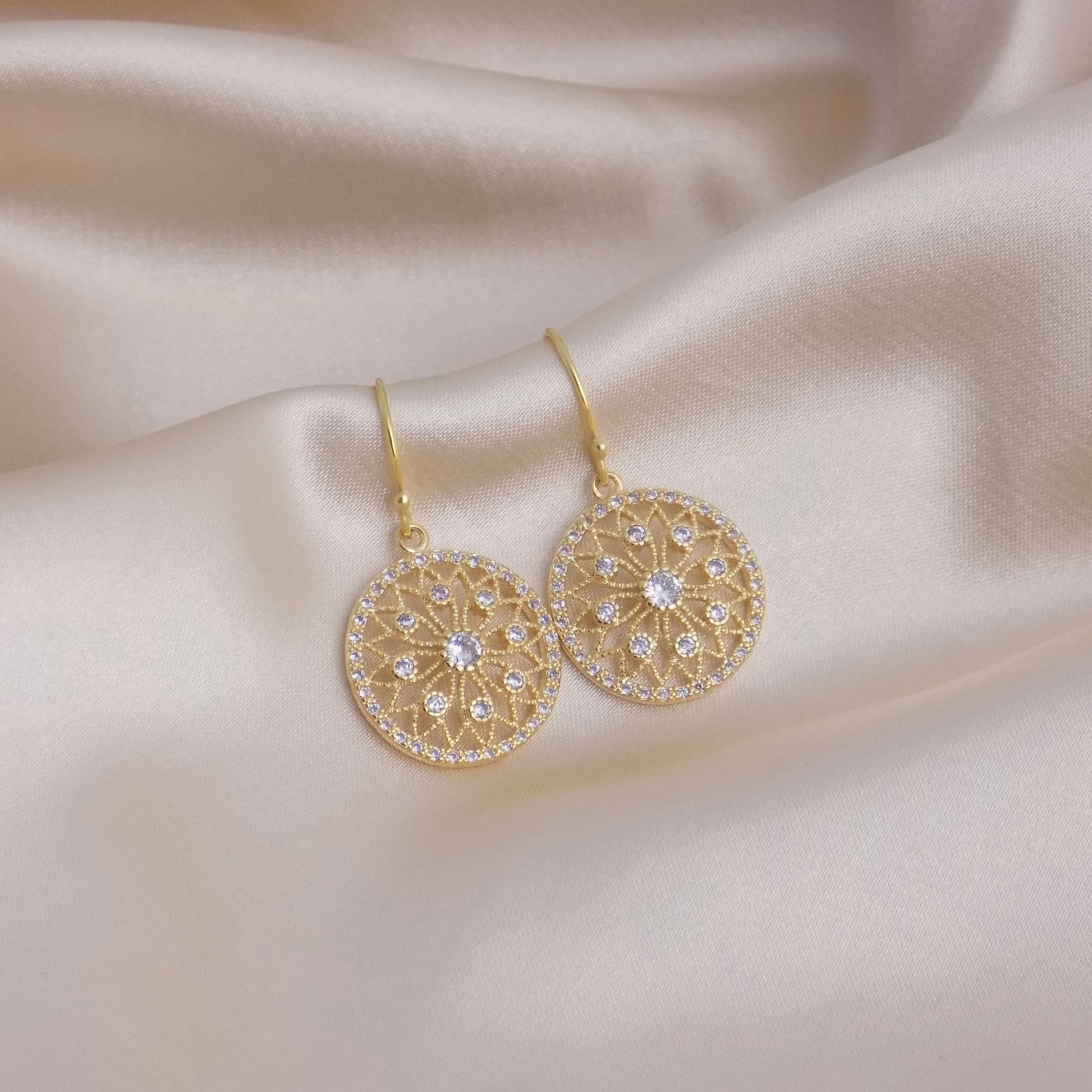 Round Filigree Cubic Zirconia Drop Earrings Gold, M6-100