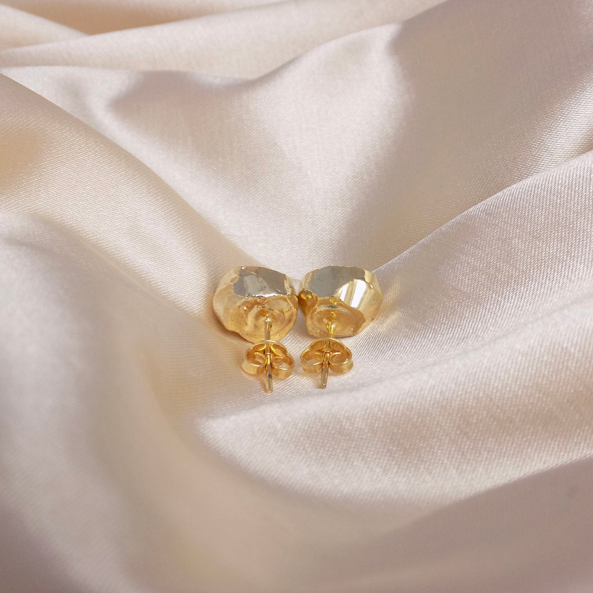 Geode Stud Earrings, Gray Gemstone Earrings, Natural Druzy Studs Drussy, Small Stone Posts Gold Agate, G15-130