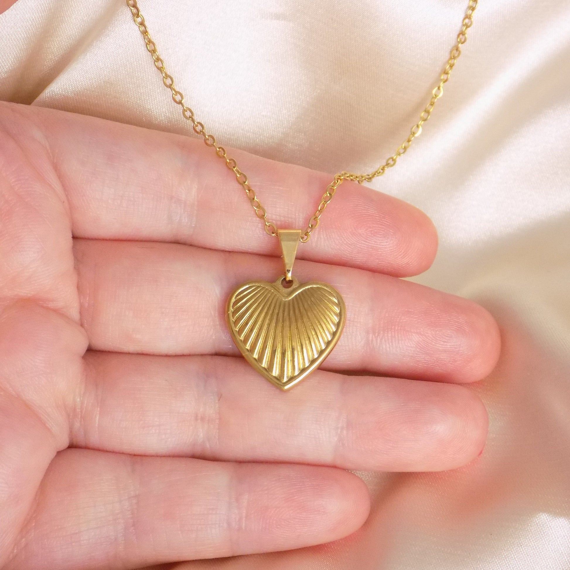 Gold Heart Necklace, 18K Gold Stainless Steel, Dainty Layer, Gift For Her, M7-374