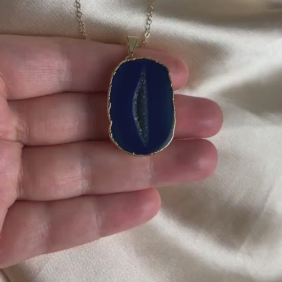 Boho Raw Crystal Natural Geode Necklace For Women, Blue Druzy Pendant, G14-817