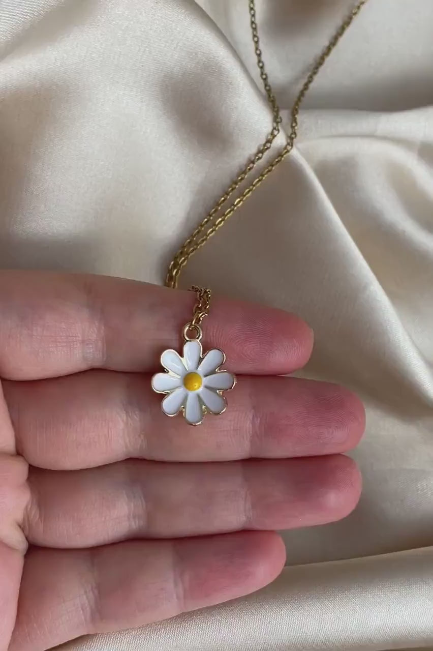 Gold Daisy Necklace, Small White Flower Charm, Trendy Jewelry Gift For Her, M6-785