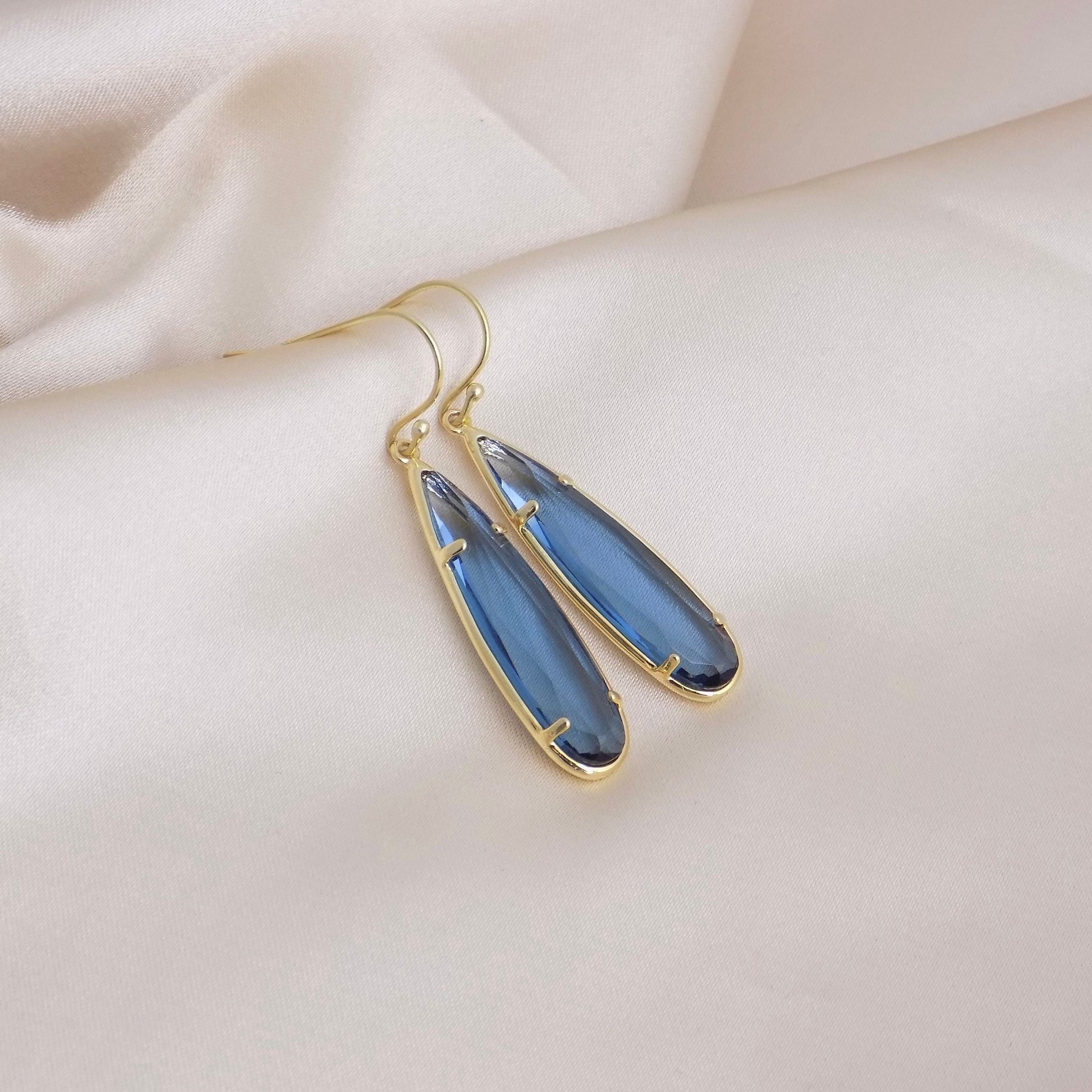 Valentines Day Gift, Large Blue Crystal Earrings Gold, Blue Stone Statement Earring, M6-139