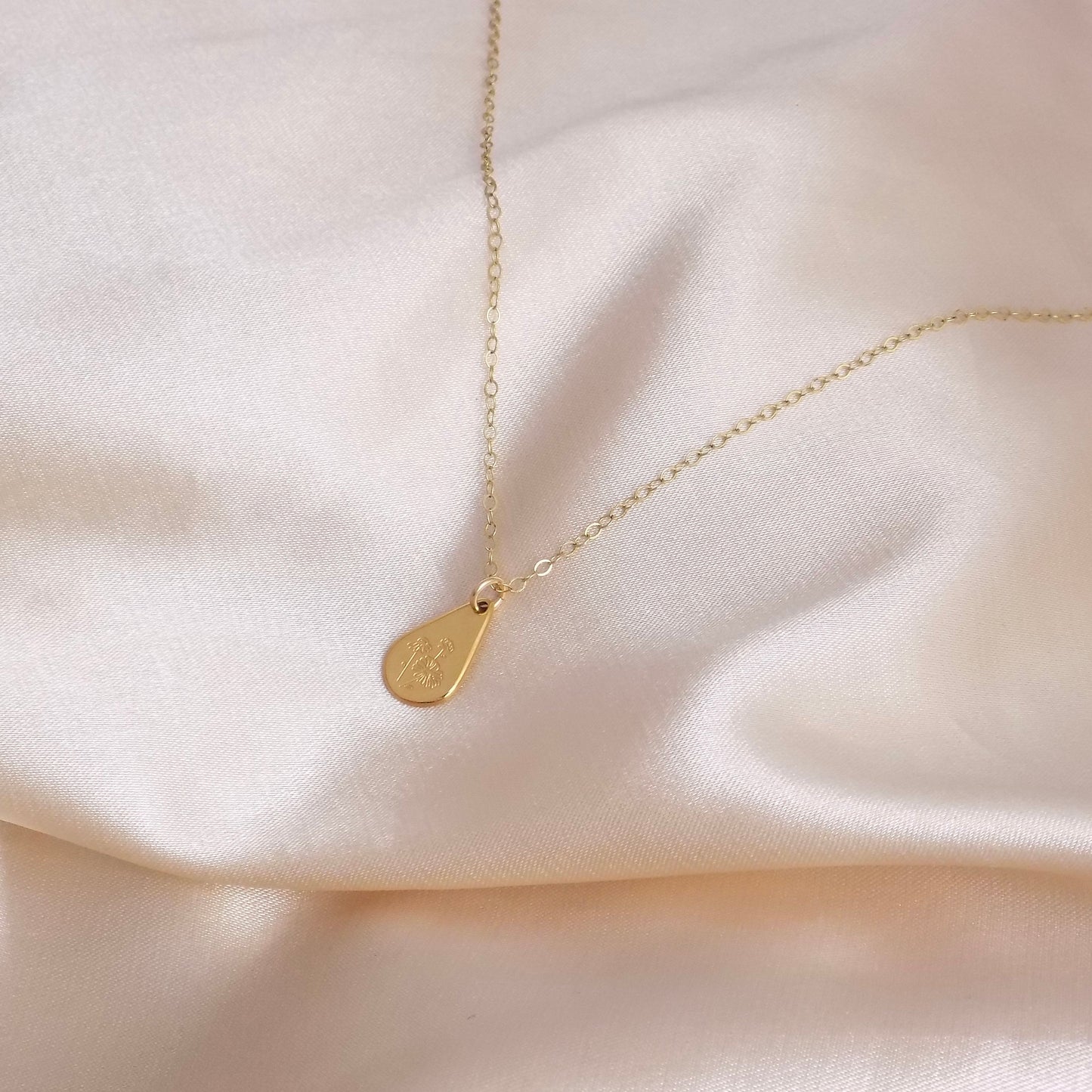 Custom Birth Flower Necklace Gold, Teardrop Birth Flower Charm Necklace, Minimalist Layer, Gift For Best Friend, M6-723