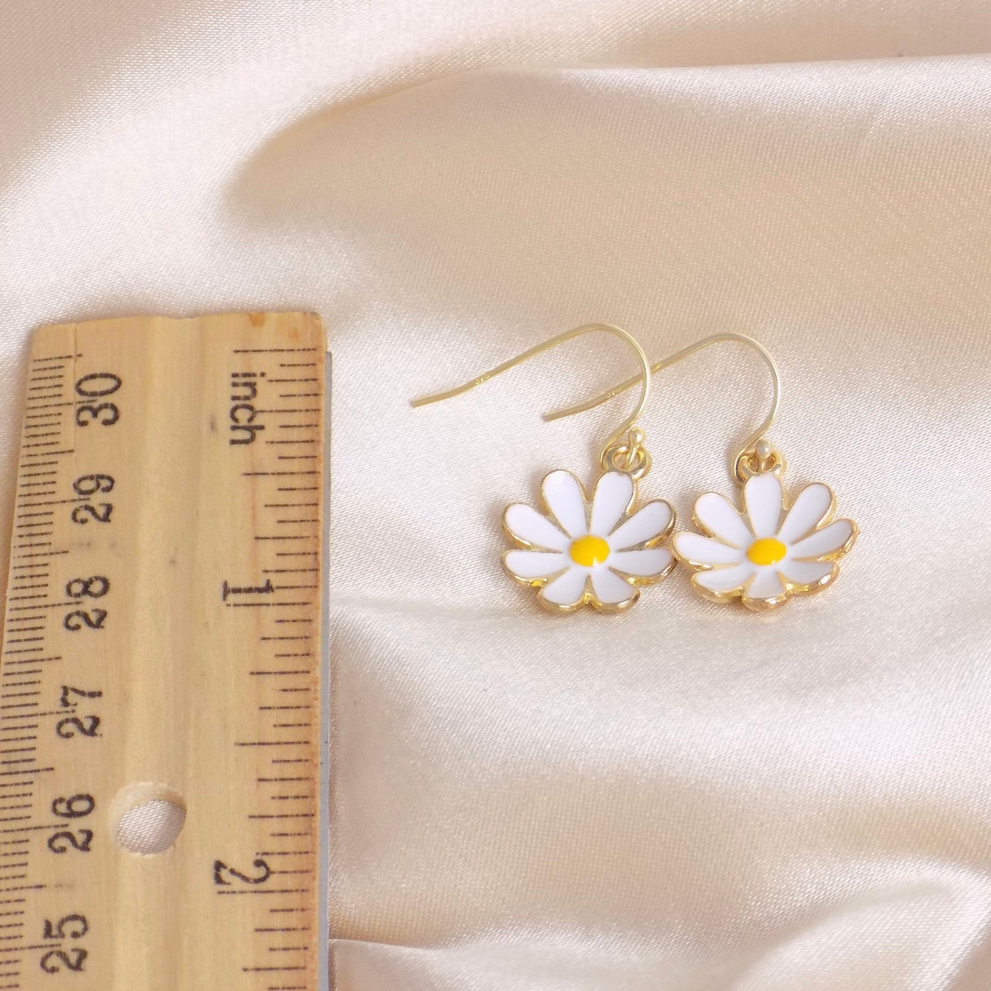 White Daisy Earrings Gold, Small Flower Charm Earring Enamel, Gifts For Her, M6-795
