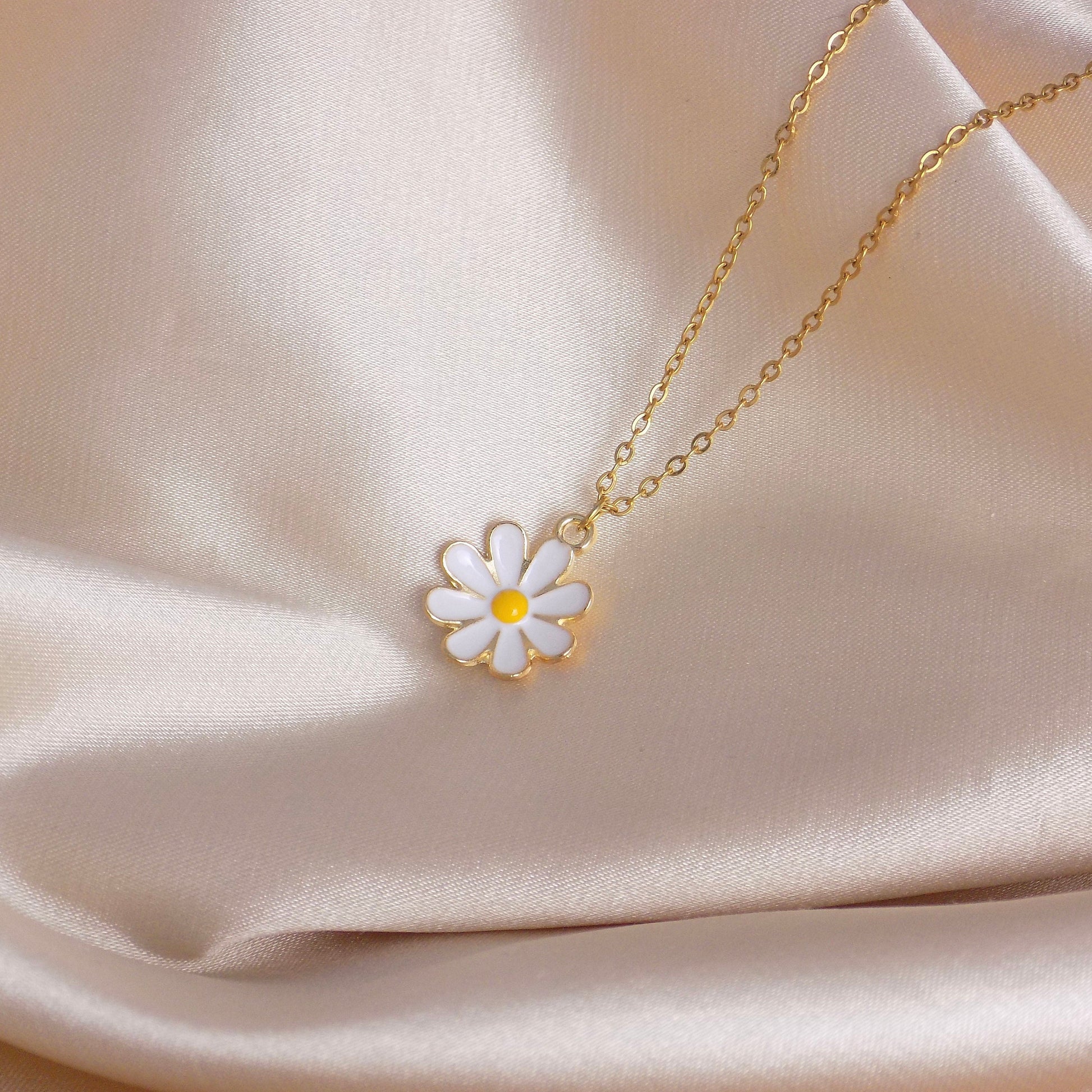 Gold Daisy Necklace, Small White Flower Charm, Trendy Jewelry Gift For Her, M6-785