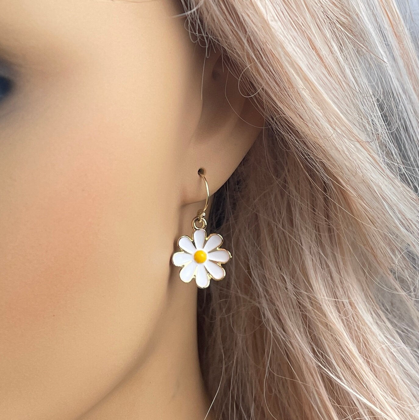White Daisy Earrings Gold, Small Flower Charm Earring Enamel, Gifts For Her, M6-795