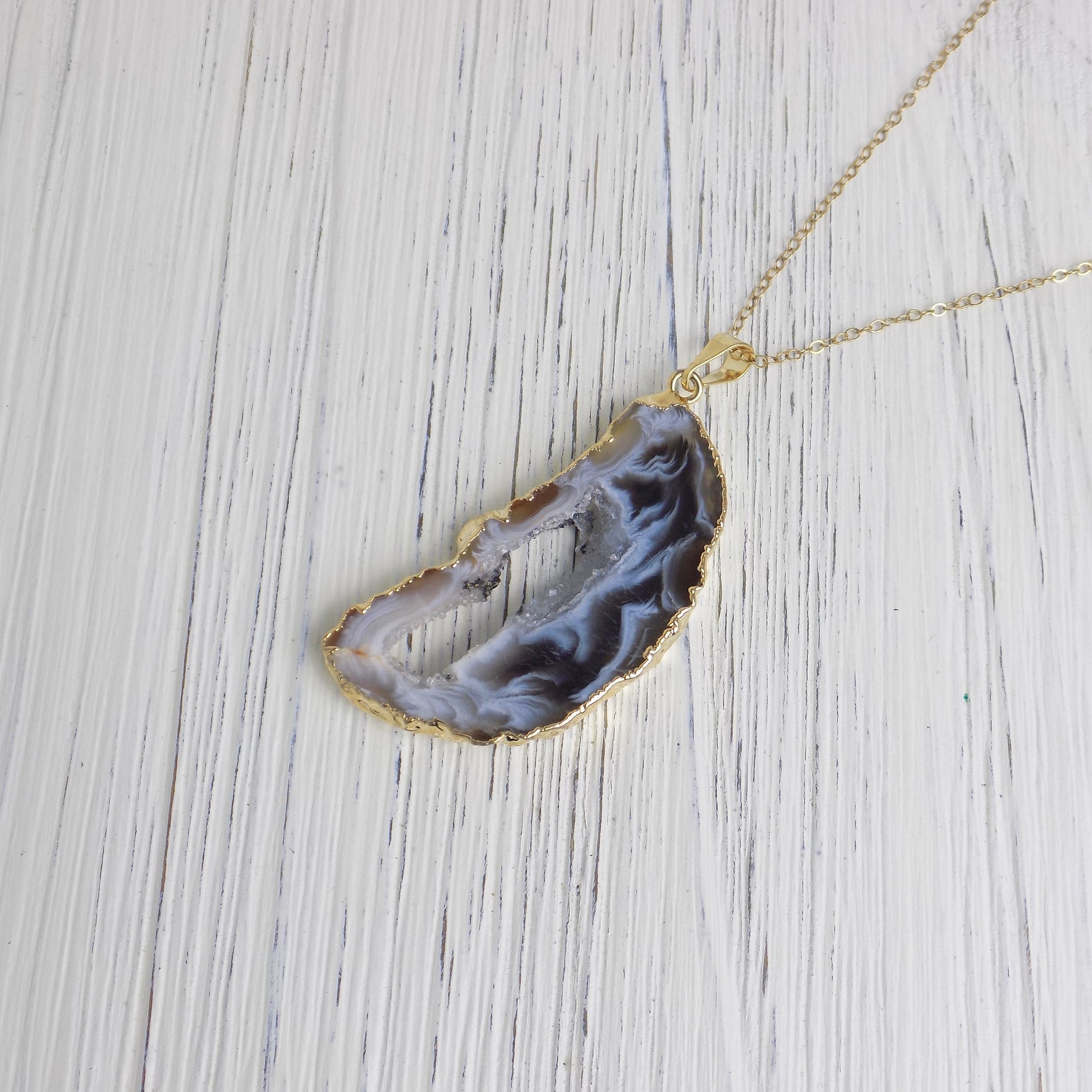Gray Geode Necklace in Gold - Stylish Gemstone Necklace for Layering