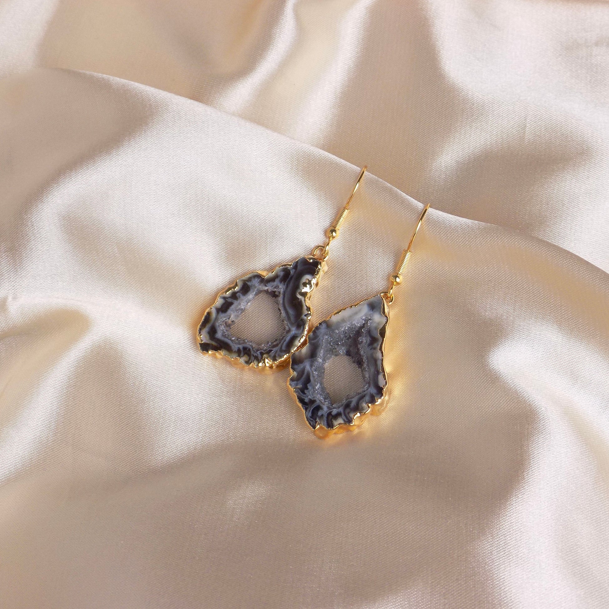Geode Earrings, Natural Geode Earrings, Druzy Earrings, Gray Gemstone Earrings, Dangle Clip-on, Gift For Her, G15
